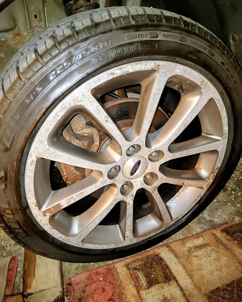 Corroded Ford rim before restoration — worn alloy finish with heavy oxidation